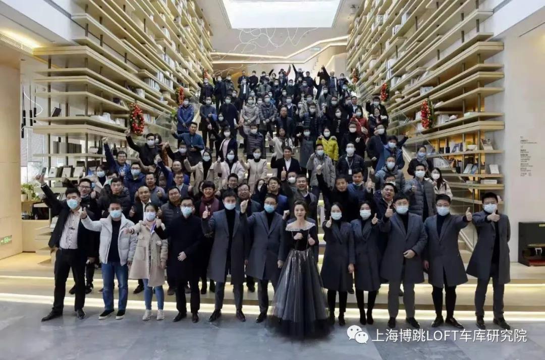 吕梁全国一百多人在华侨城汉口道6号参观研讨LOFT专利车库技术！